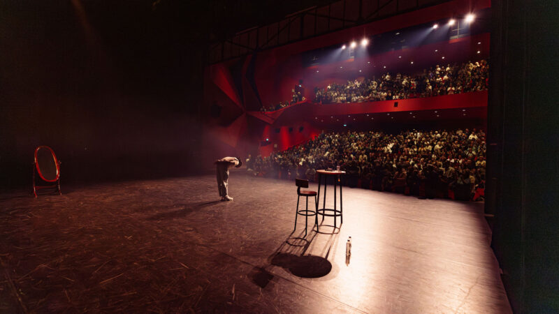 Jay Francis op het toneel